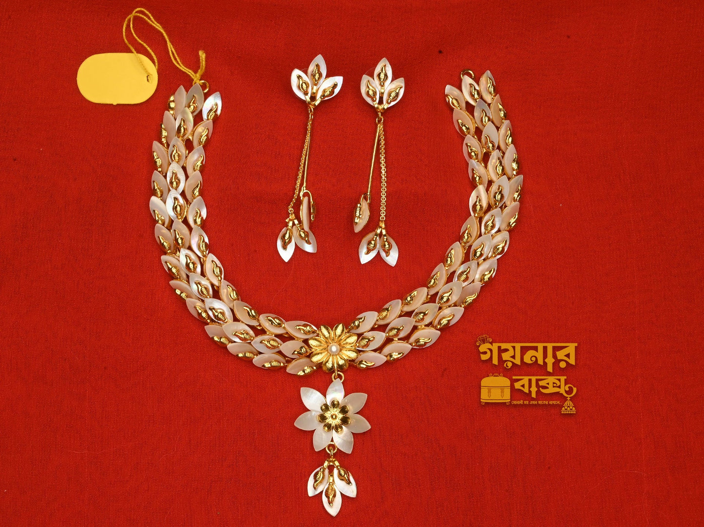 small bids with floral real shell necklace